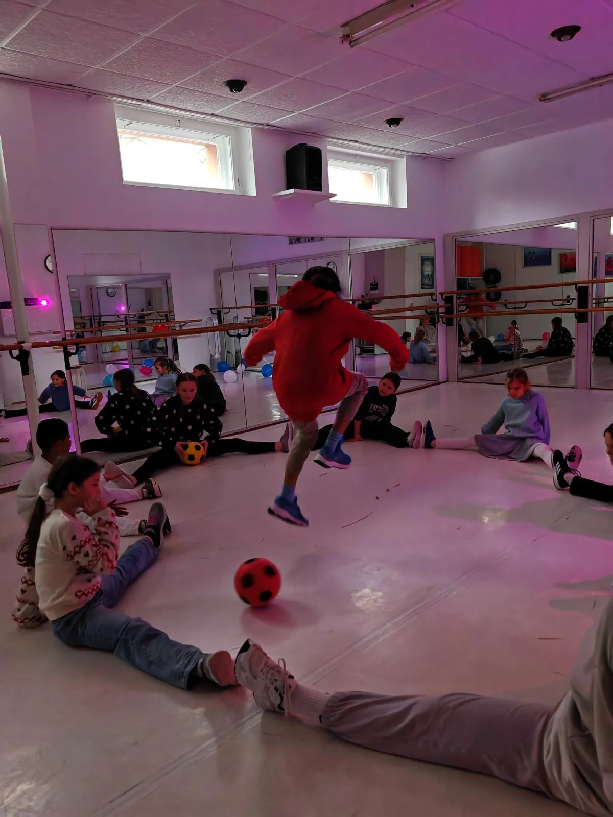 Bewegungsspiel im Tanzraum
